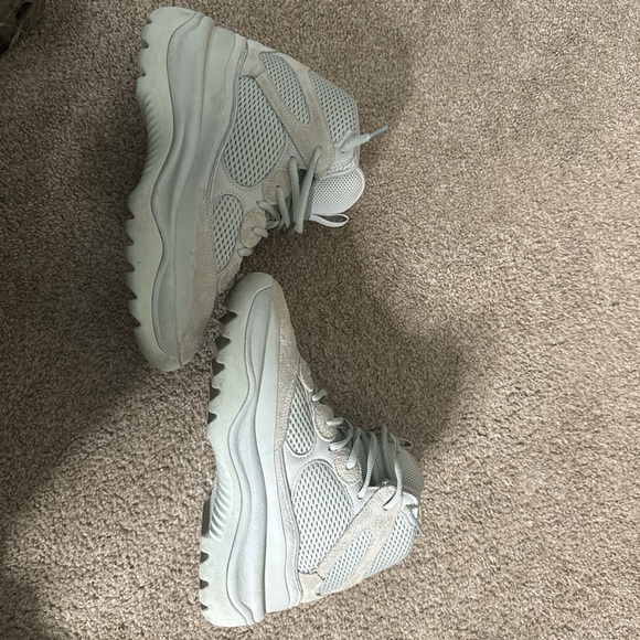 Yeezy Boot “Salt” - Picture 4 of 4